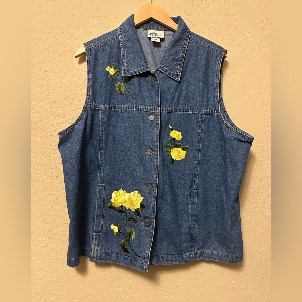 Las Olas Lightweight Western Denim Embroidered Vest.  Sz 2X